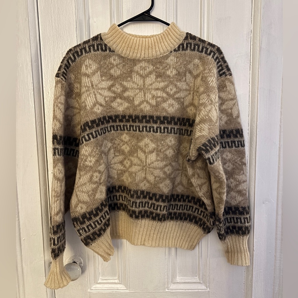 Hilda Ltd Wool Sweater Womens Medium Tan Ivory Fair Isle Nordic Iceland Crewneck